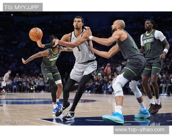 森林狼末节发力15-0逆转攻势里德与华子接连命中三分球